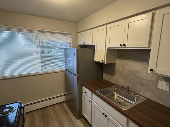 The Wildwood Apartments-24 17731 Lakeshore Boulevard - 2, 17731 Lakeshore Blvd, Cleveland, OH 44119