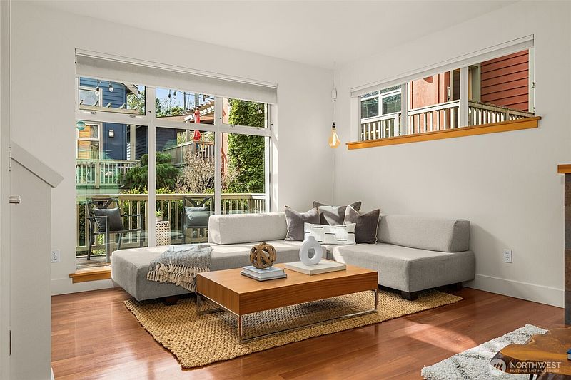 4th image of 2815 24th Avenue S