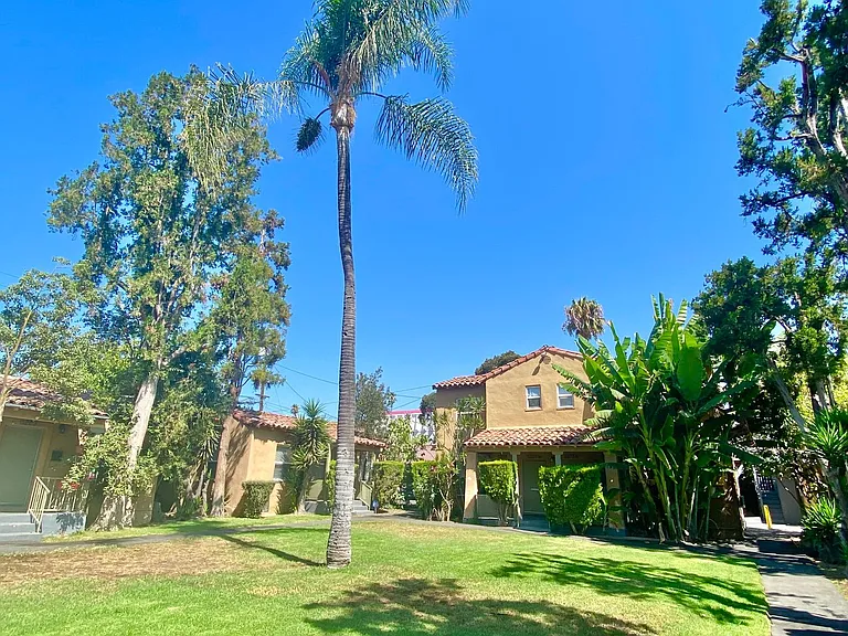 5225 De Longpre Ave — Photo 38
