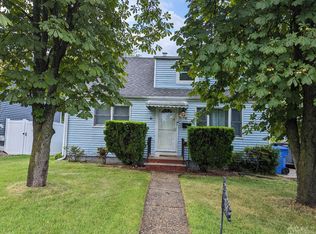 260 Bunns Ln, Woodbridge, NJ 07095