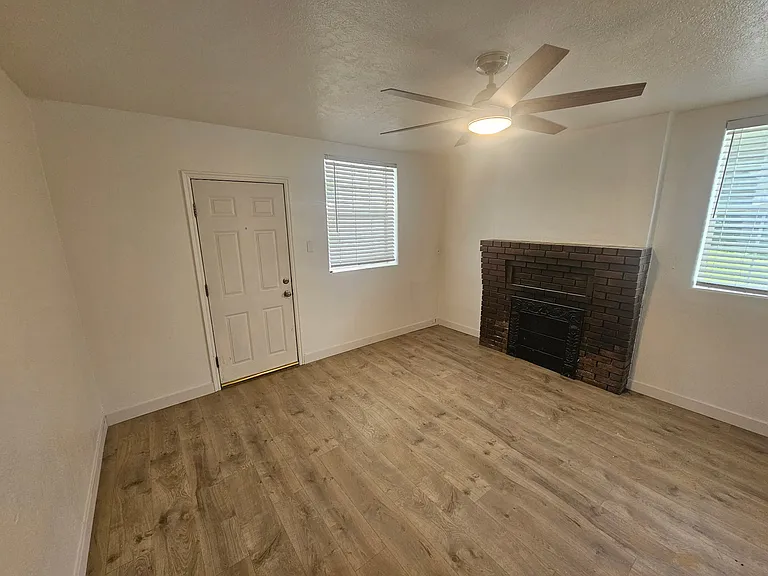 1008 S Lake St — Photo 7