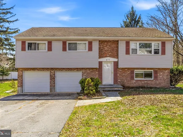 27 Bayberry Rd, Ewing, NJ 08618