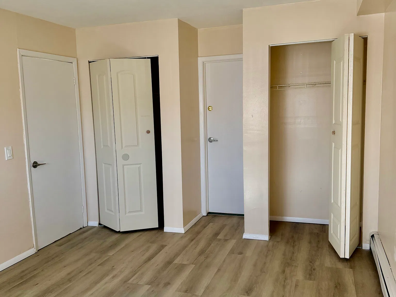 2 bed, 906 sqft, $2,700 — Photo 2