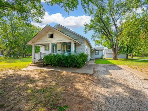 1011 E 19th Ave, Winfield, KS 67156