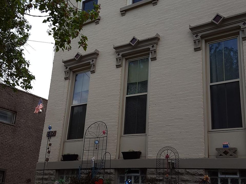 This lovely building faces Scott Street (also known as Scott Blvd) between 8th and 9th Streets. It is located on the right side of the street.