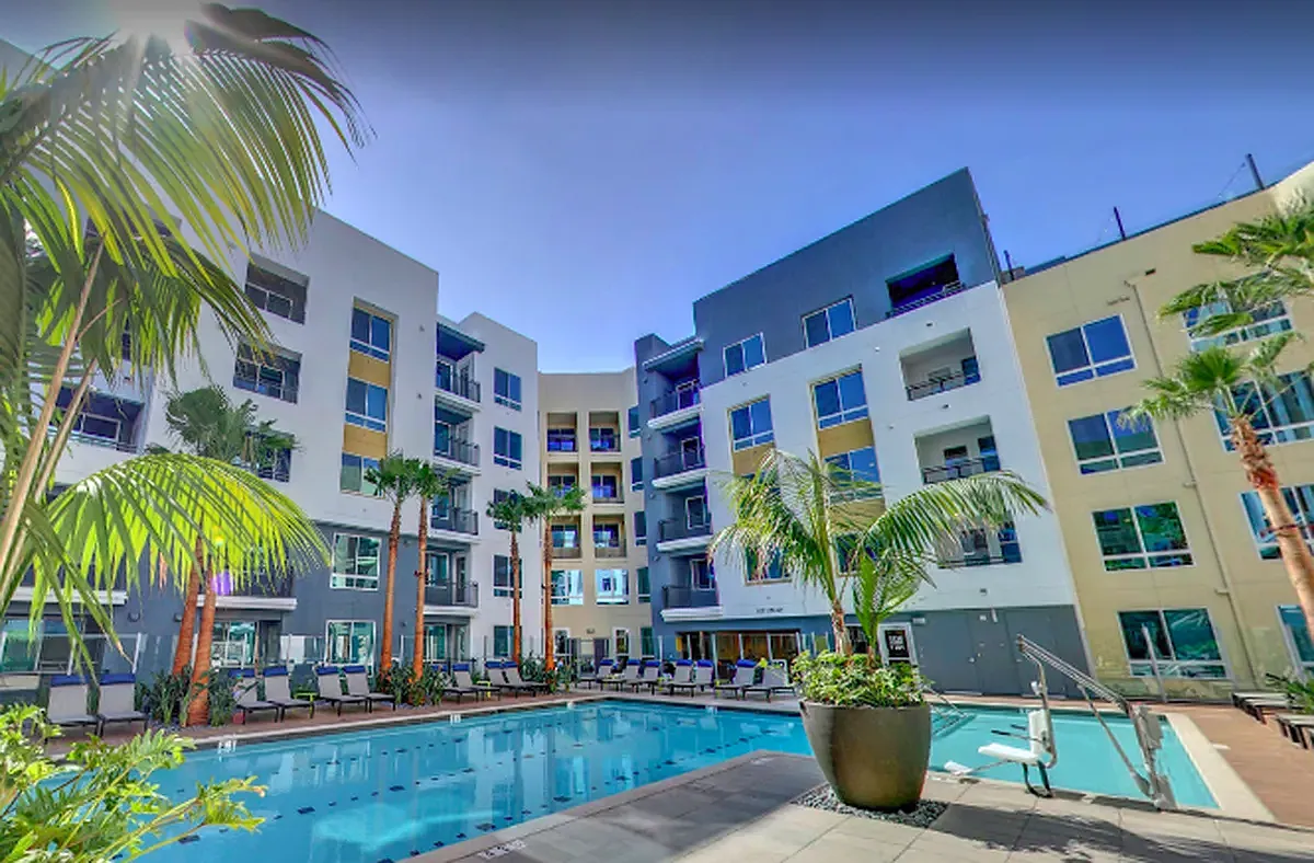 3 bed, 3.5 bath, $1,677 — Photo 1
