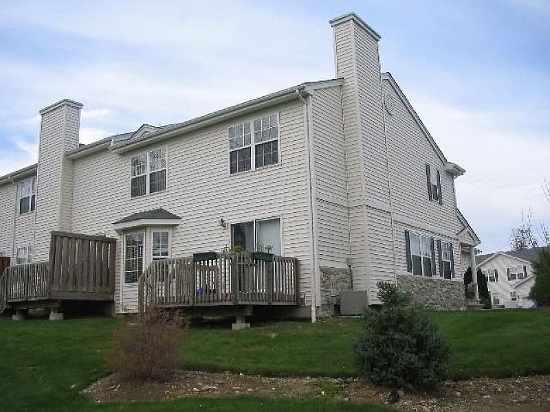 2nd image of 10 Lakeview Dr
