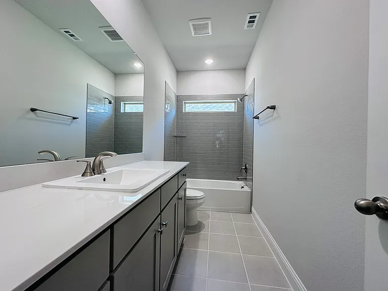 7017 Sunset Blvd — Photo 29