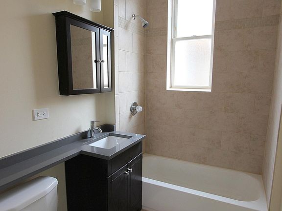 5th image of 4423 N Wolcott Ave #3