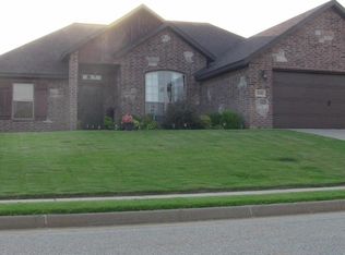 216 McDaniel St, Bella Vista, AR 72745