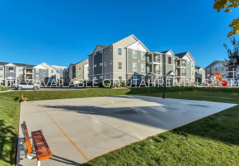 627 N Sun Peak Dr — Photo 4