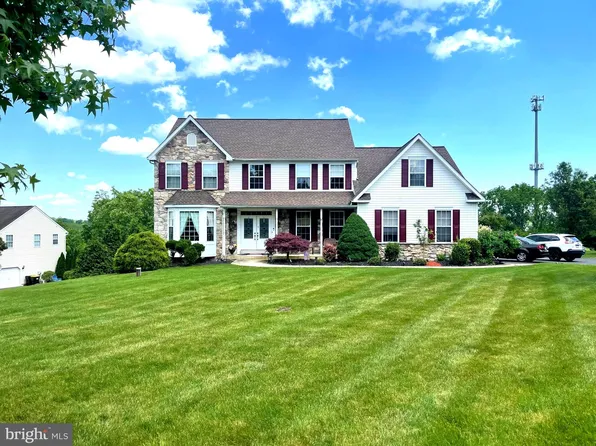 217 Clover Ln, Perkiomenville, PA 18074