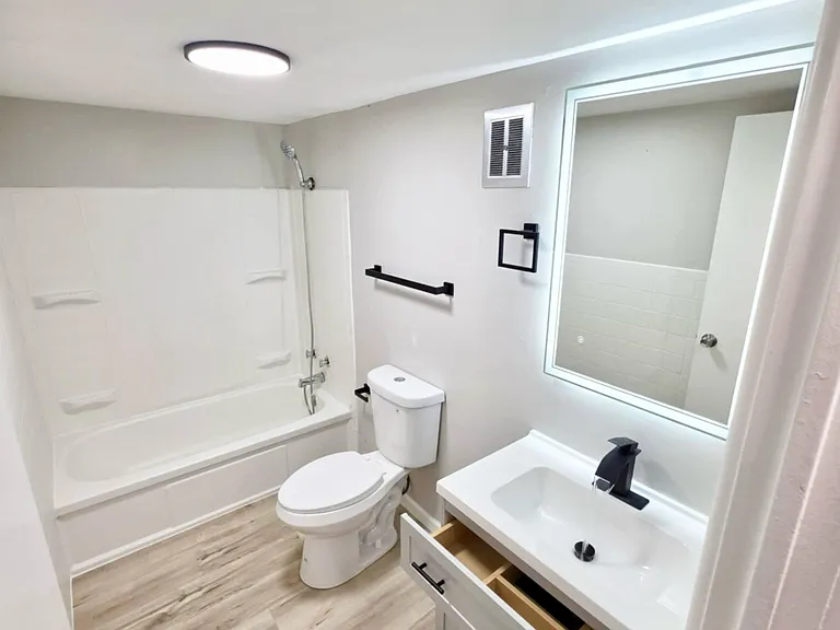 Bellevue Park Apartments — Photo 1