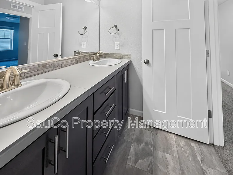 3909 SE Zircon Ln — Photo 15