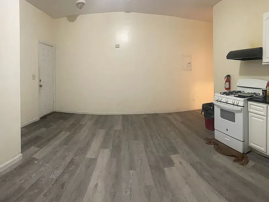 3 bed, $2,000 — Photo 2