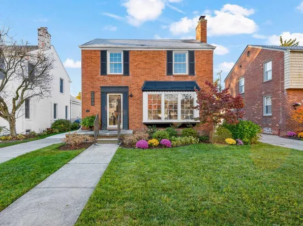 2049 Norwood Dr, Grosse Pointe Woods, MI 48236