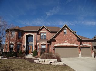 511 Eagle Brook Ln, Naperville, IL 60565