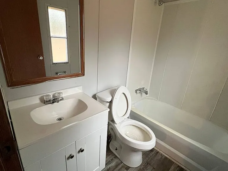 685 Julia St — Photo 10