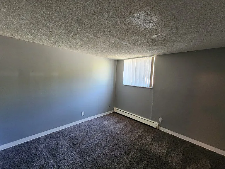 Prospect Pointe Apartments — Photo 16