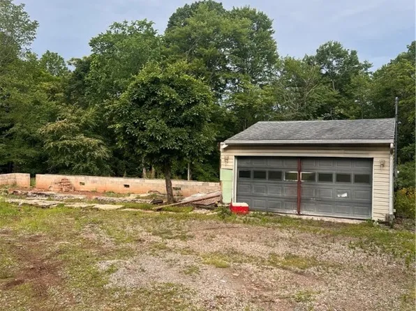 95 Robinson Ln, Marietta, OH 45750
