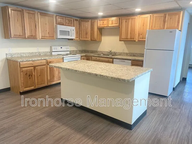 801 W Villard St #29 — Photo 7