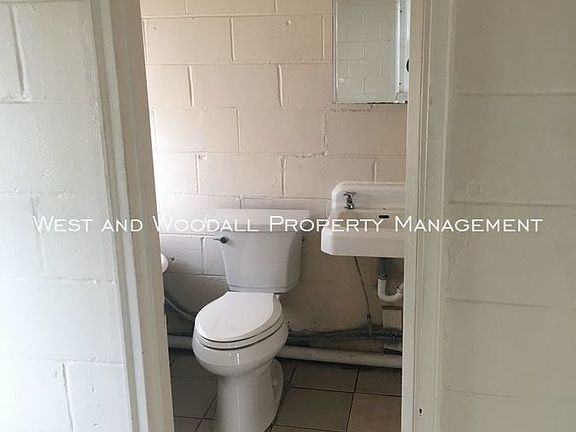 4th image of 1403 Evelyn St #A