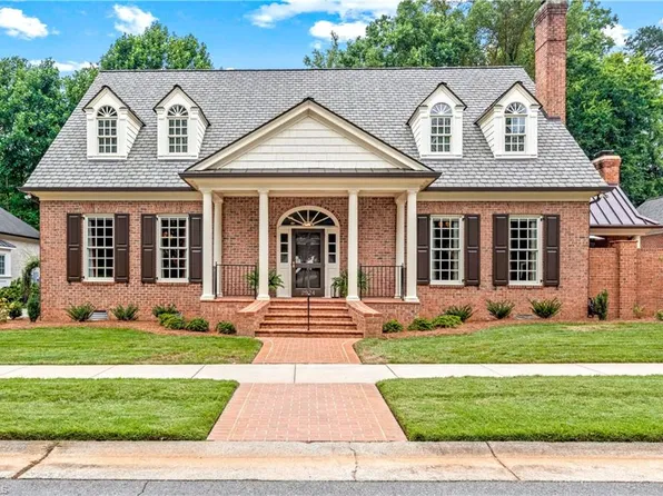 2924 Reynolds Sq, Winston Salem, NC 27106