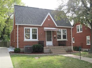 618 S 8th St, Saint Charles, MO 63301