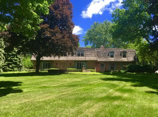 9706 N Sunset Ln, Mequon, WI 53092