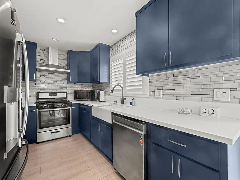 13730 Community St — Photo 53