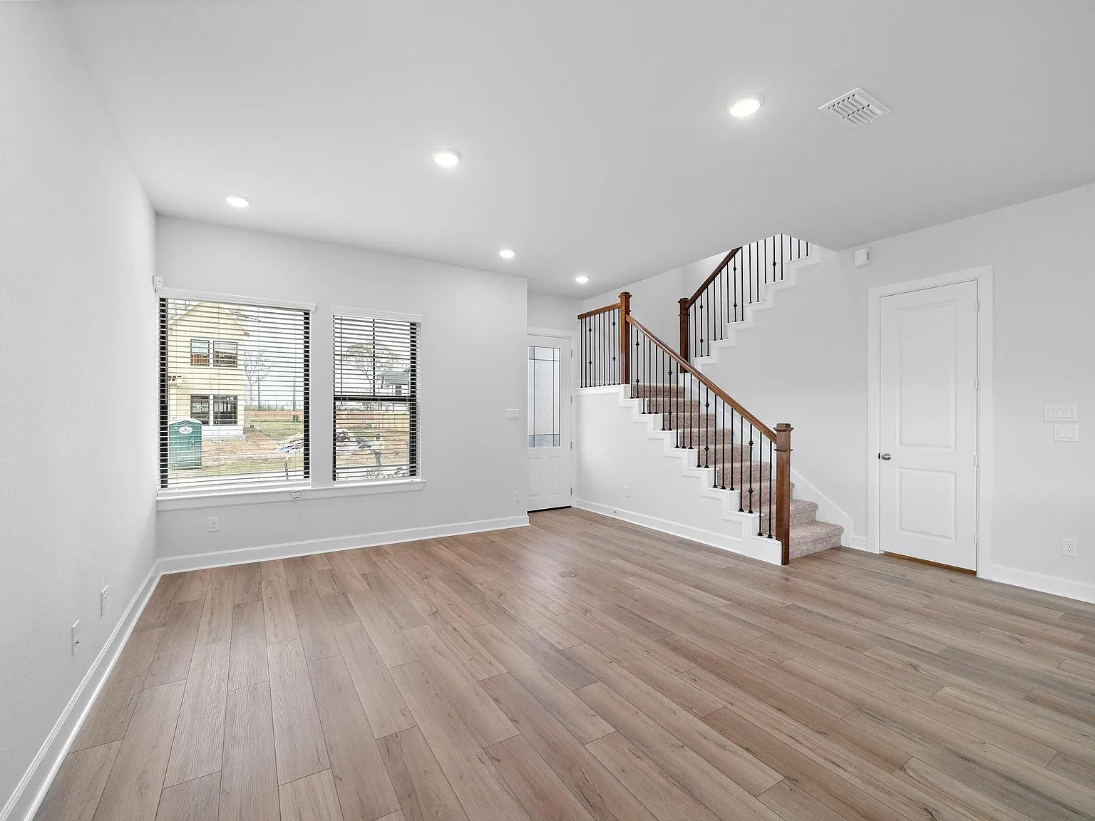 3 bed, 2.5 bath, 1944 sqft, $2,800 — Photo 4