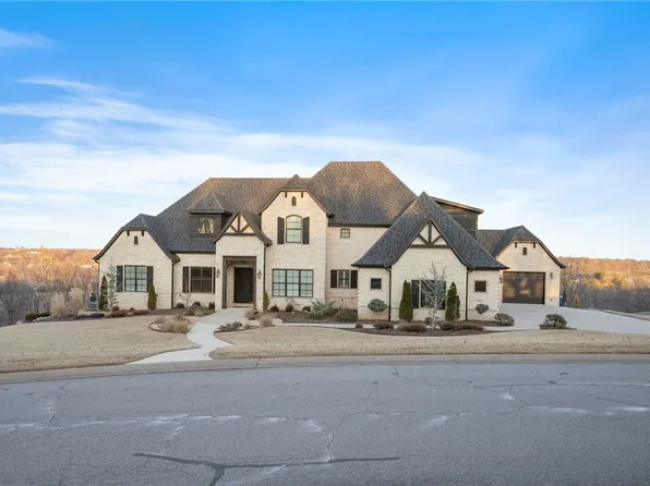 622 Beau Chalet Dr, Bentonville, AR 72713