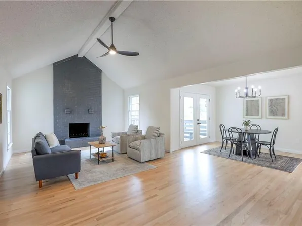 203 NE Crescent St, Lees Summit, MO 64086