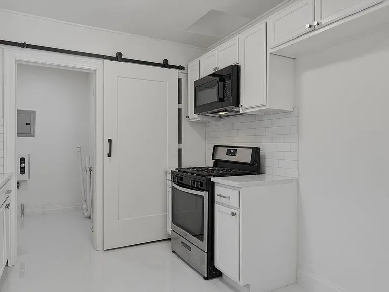 831 NE 24th St #1 — Photo 8