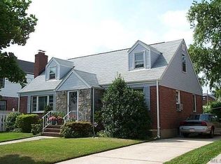 38 E Beverly Pkwy, Valley Stream, NY 11580