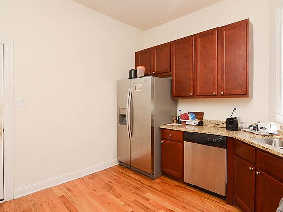 4th image of 2955 N Milwaukee Ave #3