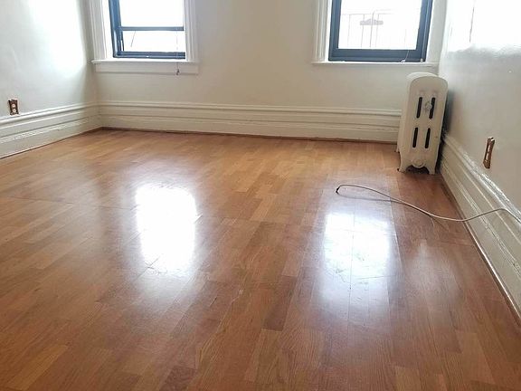 5th image of 294 Webster Ave #4RL