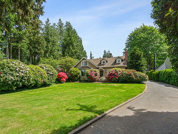 3rd image of 12926 Holmes Point Dr NE