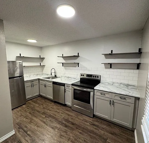 1138 E Walnut St #2 — Photo 5