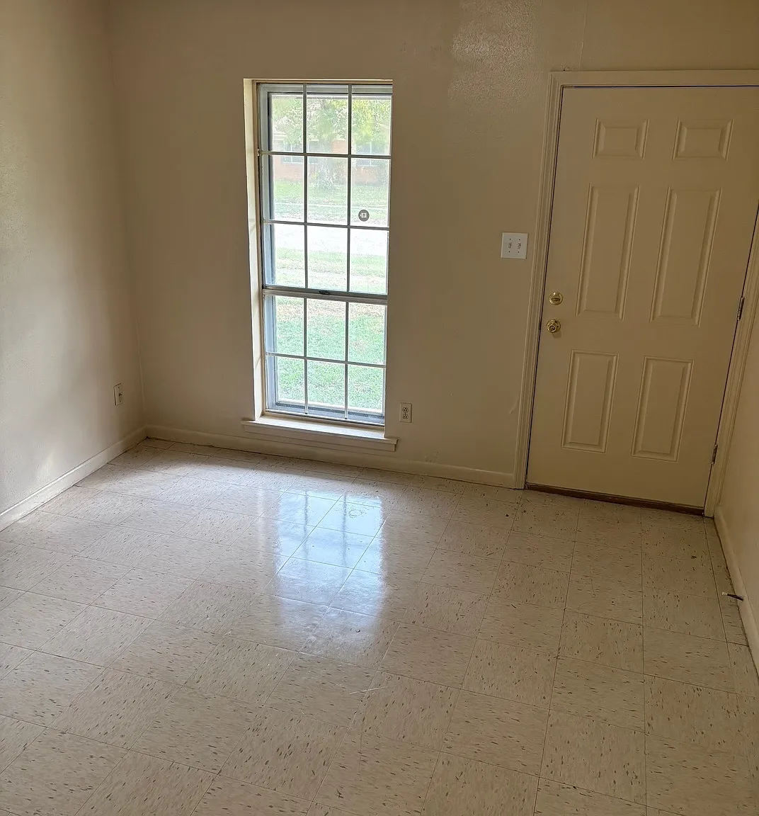 3 bed, 1.5 bath, 1485 sqft, $975 — Photo 3