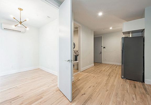 4th image of 3013 Barker Ave #1C