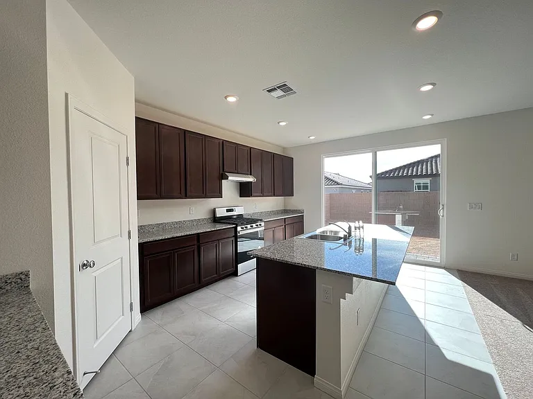 7569 W Mistral Ave — Photo 7