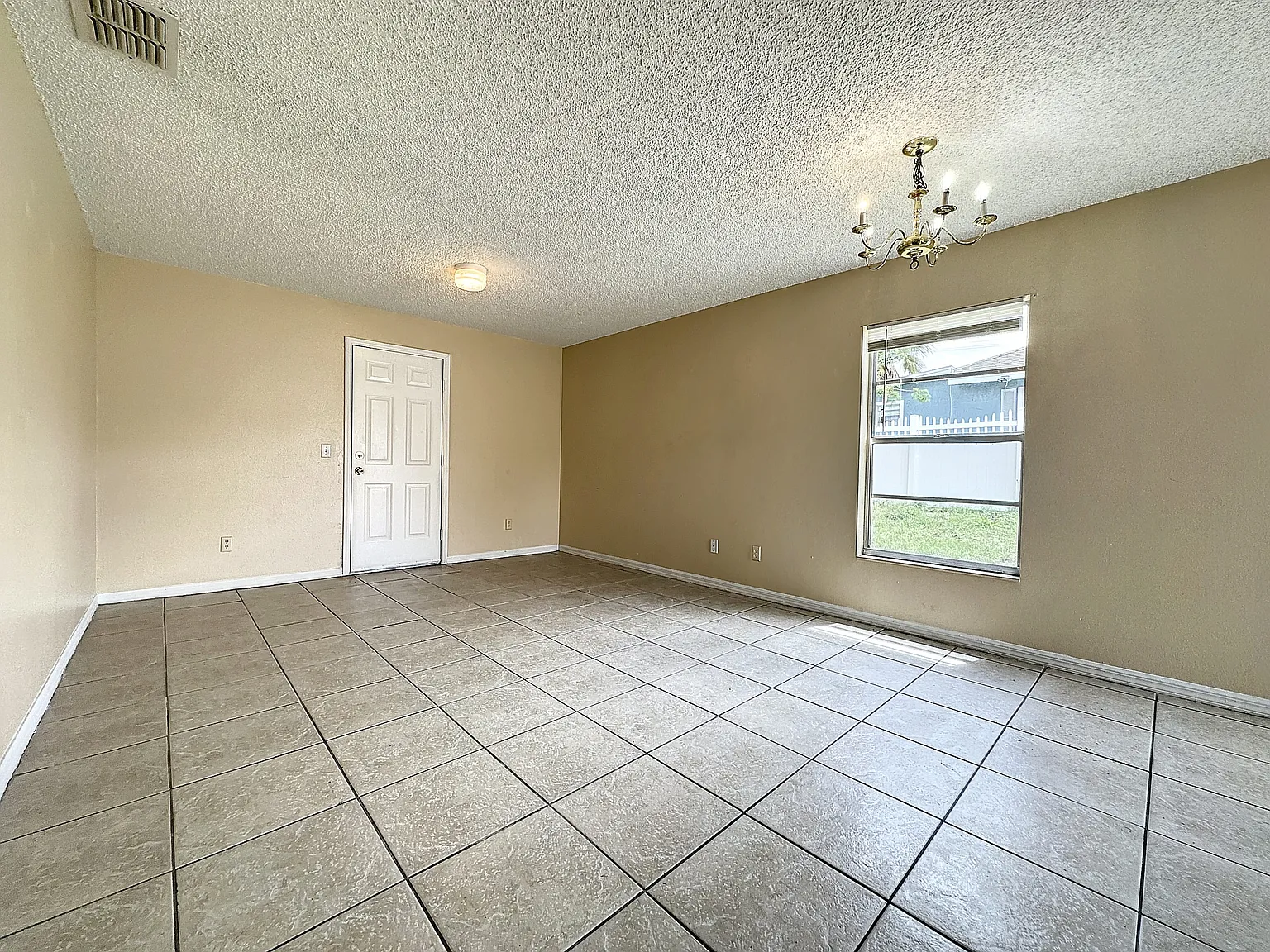606 Claude Holmes Senior Avenue - 1 — Photo 3