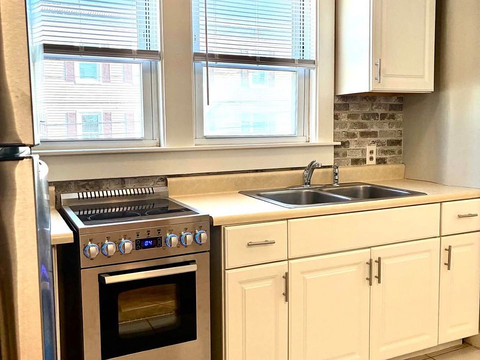 1st image of 254 Putnam St #2