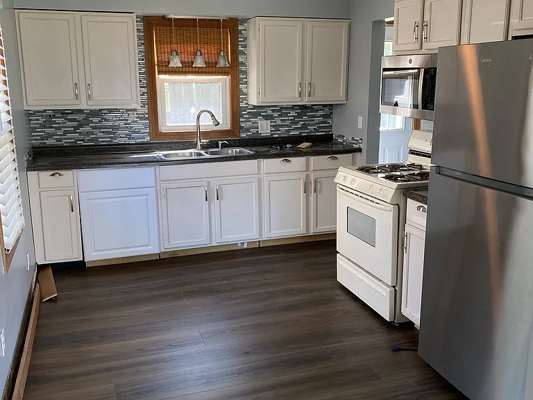 2052 S Freedom Ave — Photo 3