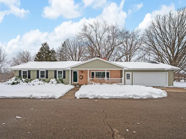 904 Iroquois Trl, Niles, MI 49120