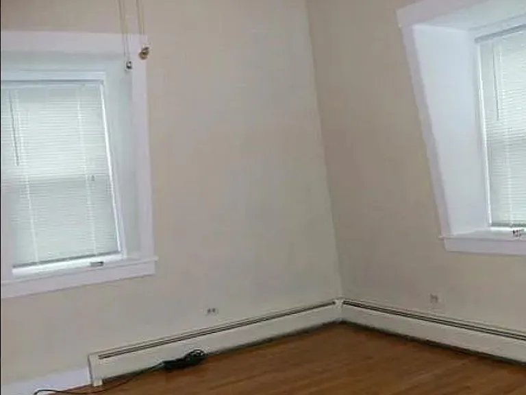 325 Whipple St — Photo 2