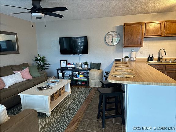 2nd image of 320 Southwood Shores Pl #1B