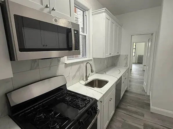 3407 41st St APT 2R, Long Island City, NY 11101
