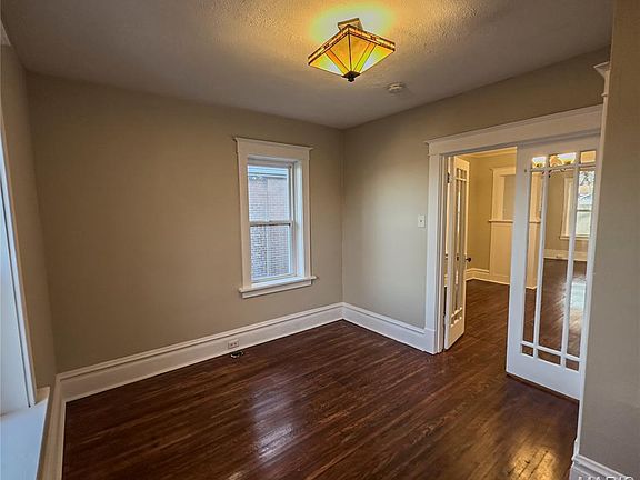 4th image of 2262 Blendon Pl